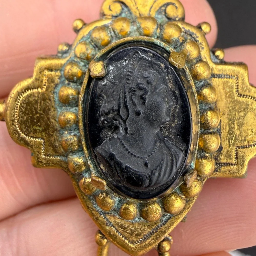 Vintage Black Cameo Fur Clip Gold Tone Victorian Mourning Style READ